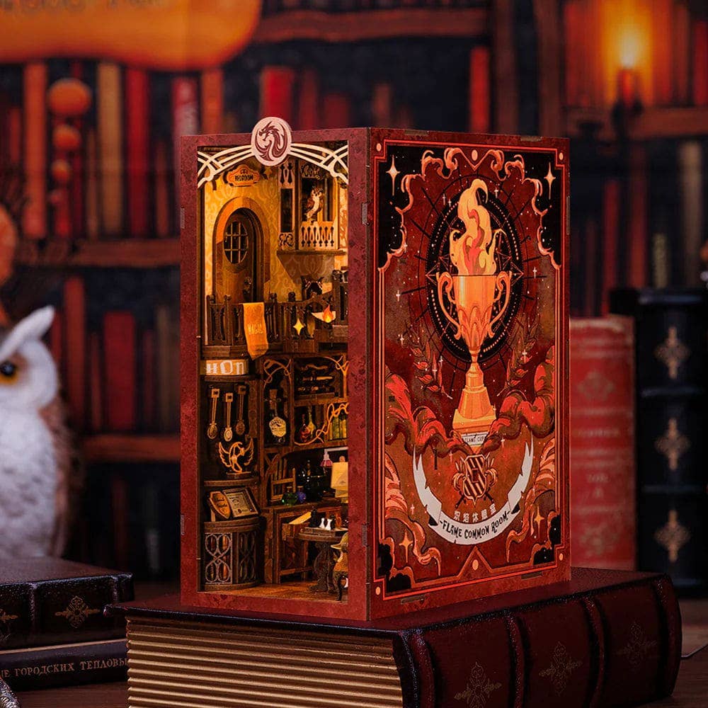 Fermalibri Flame Common Room - Book Nook CUTEBEE in legno con illuminazione LED