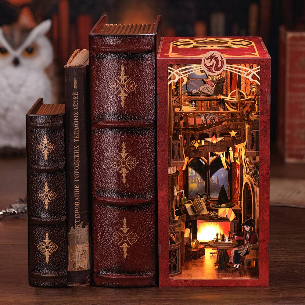 Fermalibri Flame Common Room - Book Nook CUTEBEE in legno con illuminazione LED