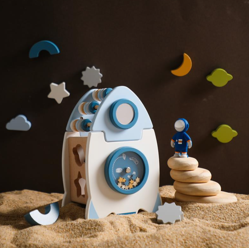 Giocattolo educativo in legno Montessori a forma di razzo spaziale