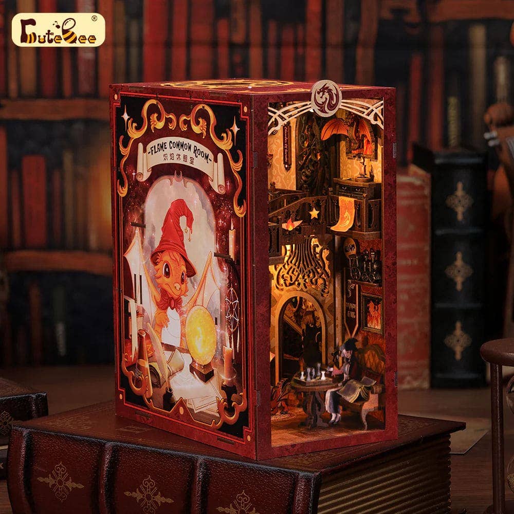 Fermalibri Flame Common Room - Book Nook CUTEBEE in legno con illuminazione LED