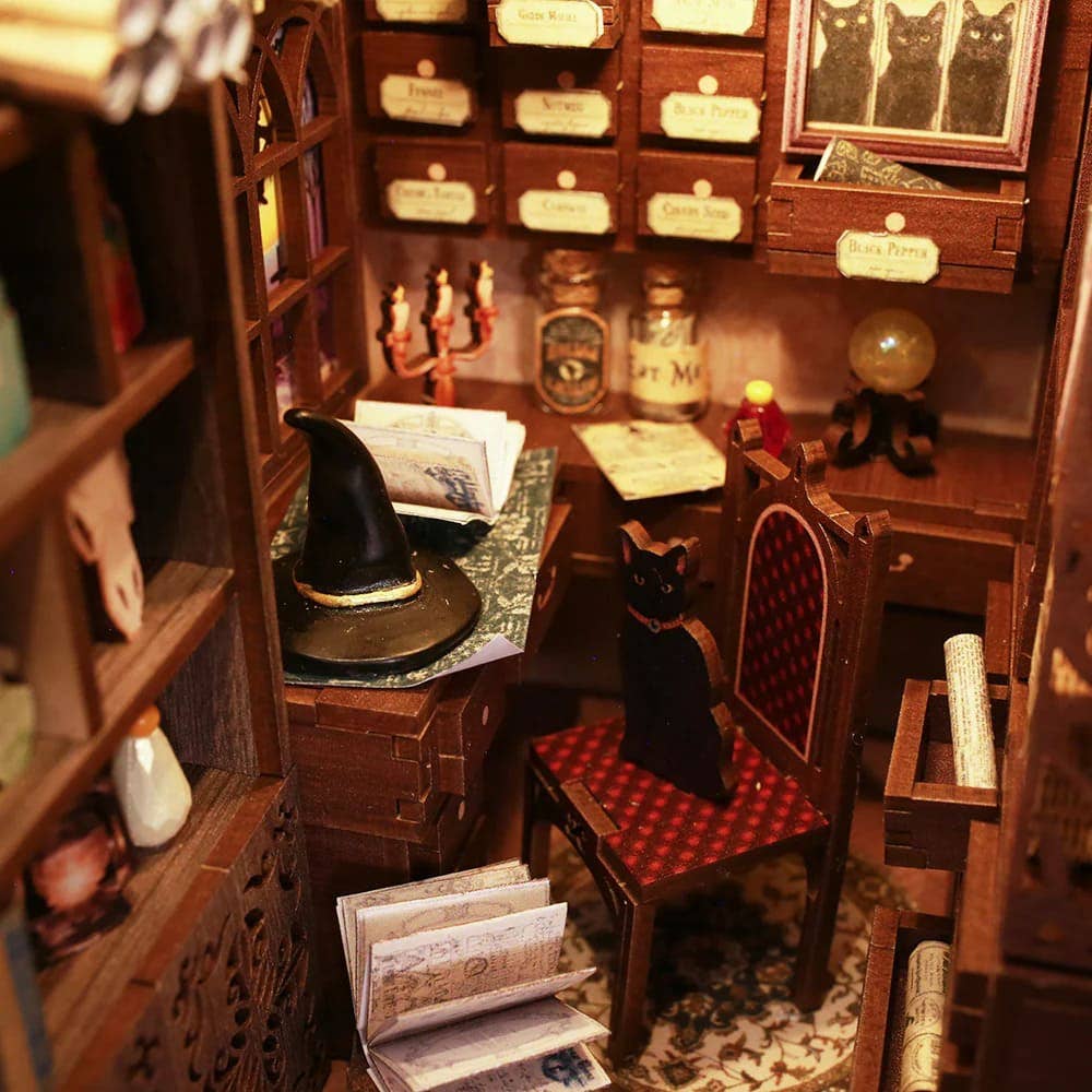 Fermalibri Flame Common Room - Book Nook CUTEBEE in legno con illuminazione LED